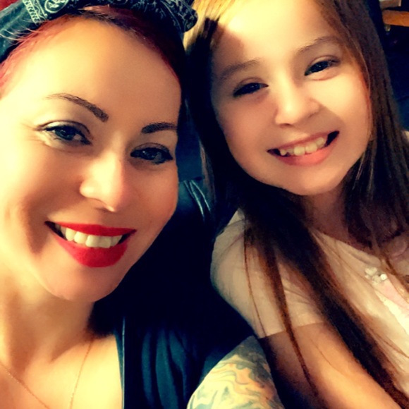 Meet your Posher, Andi - Picture 2 of 8